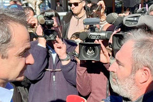 Στα μπλόκα συνάντησε τους αγρότες ο Κυριάκος Μητσοτάκης