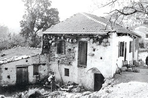 ΦΩΤΟΗΜΕΡΑΣ: Σε χωριό της Κρήτης το 1940. Μπορεί να είναι στο Τζερμιάδω;