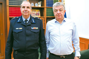 Οι κύριοι Σεληνιωτάκης και Αρναουτάκης