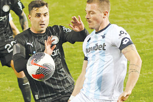 Ο Γκαγιέγος με τον Οζέκοβιτς σε φάση από το πρόσφατο παιχνίδι Κυπέλλου με την Κηφισιά στο Ηράκλειο