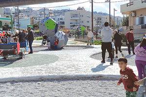 Αποδράσεις από το… σπίτι προσφέρει πλέον η νέα παιδική χαρά της Ερυθραίας, που συγκεντρώνει πλήθος γονέων και παιδιών.