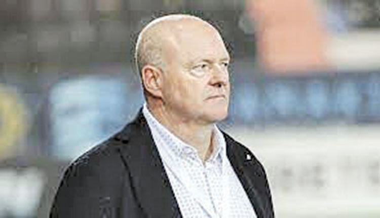 Εκτός τόπου και χρόνου ο Μελ έδειξε χθες με την χρησιμοποίηση του Ριέρα στην βασική ενδεκάδα.