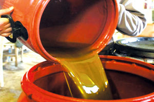 Μισό τόνο ελαιόλαδο έκλεψαν από την αποθήκη