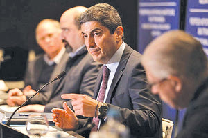 Υιοθετούνται οι περισσότερες αλλαγές για τη νέα ΚΑΠ, δήλωσε ο υπουργός Αγροτικής Ανάπτυξης.