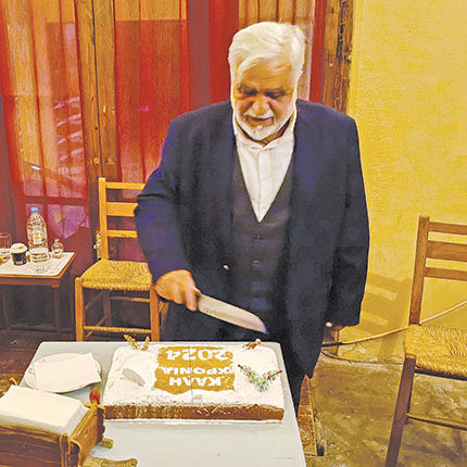 Ο εκδότης της “Π” Κώστας Ξυλούρης κόβει την πίτα