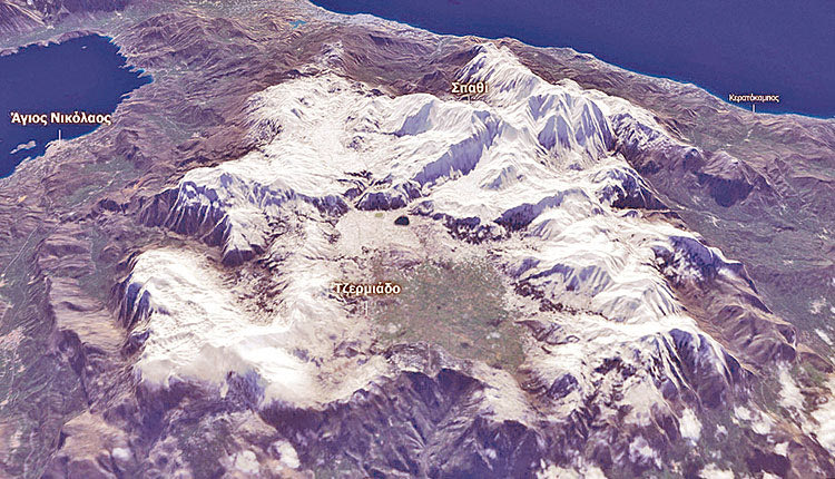Εντυπωσιακές εικόνες της χιονισμένης Κρήτης από δορυφόρο