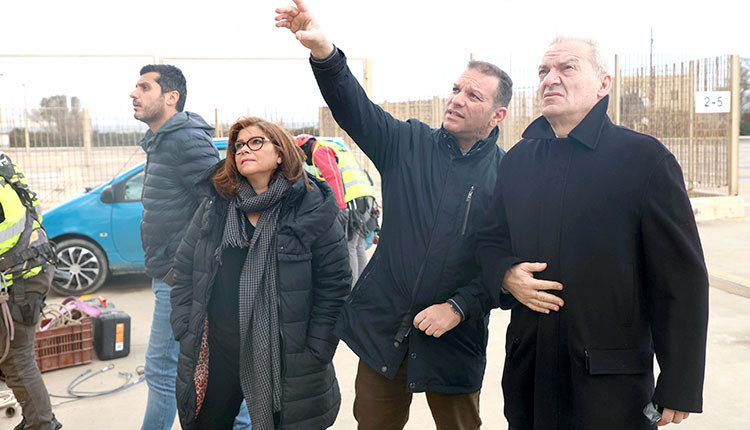 Ο δήμαρχος Ηρακλείου κ. Καλοκαιρινός με τον αντιδήμαρχο κ. Τσαπάκη και την αντιπρόεδρο  ανάπτυξης Αθλητισμού κ. Χουρδάκη στο Παγκρήτιο