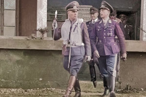 Αεροδρόμιο Ηρακλείου, 25 Οκτωβρίου 1942. Ο στρατηγός Ρόμελ με τον Διοικητή των κατοχικών δυνάμεων του νομού Ηρακλείου Μίλερ και τον στρατηγό - Διοικητή της γερμανικής αεροπορίας Von Waldau.