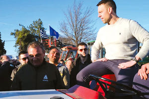 ΚΑΣΣΕΛΑΚΗΣ ΣΤΟΥΣ ΑΓΡΟΤΕΣ