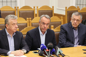 Καμία δέσμευση για τα φλέγοντα θέματα της Κρήτης από τον Χρήστο Σταϊκούρα