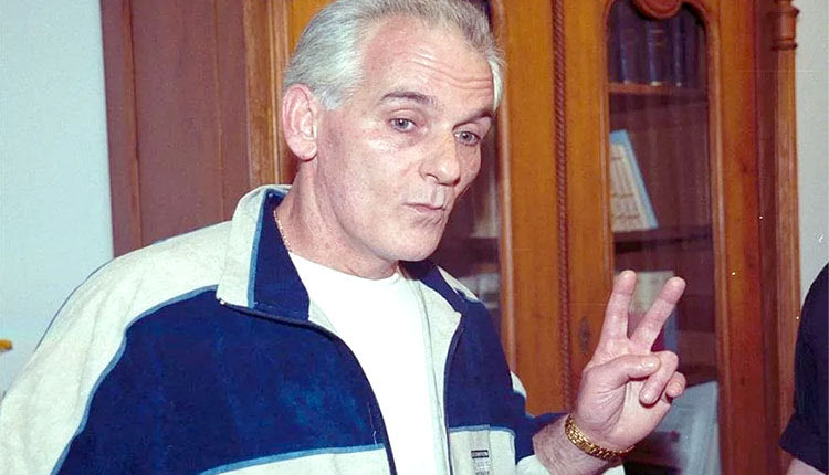 Στη φυλακή της Αλικαρνασσού ο Ρωχάμης προαυλιζόταν με τους... υπασπιστές του για να μην τον χτυπήσει κάποιος