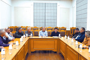 Από τη χθεσινή σύσκεψη στην Περιφέρεια