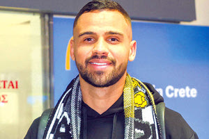 Ο Λουκάο με τον μάνατζερ του στο Ηράκλειο