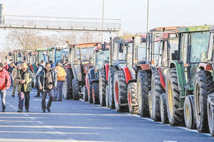 ο πρωθυπουργός Κυριάκος Μητσοτάκης έστειλε εκ νέου χθες το μήνυμα ότι δεν έχουν να περιμένουν κάτι παραπάνω και πως δεν θα υπάρξει διάλογος αν δεν είναι ανοιχτοί οι δρόμοι,