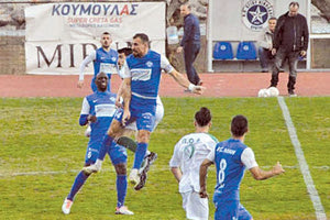 Κακό ματς λόγω αέρα και γηπέδου έγινε χθες στον Άγιο Νικόλαο