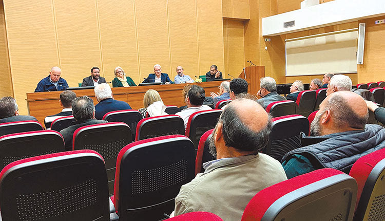 ΕΡΓΑ ΚΑΙ ΠΡΟΤΕΡΑΙΟΤΗΤΕΣ Τρεις ώρες τα έλεγε ο Καλοκαιρινός με τους προέδρους των Τοπικών Κοινοτήτων