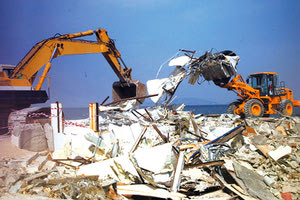 ΑΠΟ ΤΗ ΘΕΩΡΙΑ ΣΤΗΝ ΠΡΑΞΗ ΜΙΑ... ΕΛΟΥΝΤΑ ΔΡΟΜΟΣ Αυθαίρετα: Από το σαφάρι καταδίωξης στην αναστολή των πρωτοκόλλων κατεδάφισης