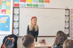 ΜΙΑ ΕΚΔΗΛΩΣΗ ΜΕ ΤΗ ΣΥΓΓΡΑΦΕΑ ΘΕΟΔΟΣΙΑ ΑΡΓΥΡΑΚΗ- ΑΣΑΡΓΙΩΤΑΚΗ Η Ημέρα της Ελληνικής Γλώσσας είχε την τιμητική της στο 21ο Δημοτικό Ηρακλείου