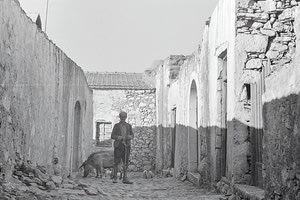ΦΩΤΟΗΜΕΡΑΣ: Στο Καστέλλι το 1942. Φωτογραφία του Γερμανού αξιωματικού Karl Ottahal.