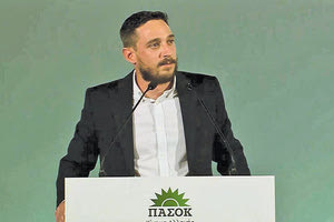 ο γραμματέας της Νομαρχιακης Επιτροπής του ΠΑΣΟΚ Ηρακλείου Λάμπρος Αντωνόπουλος