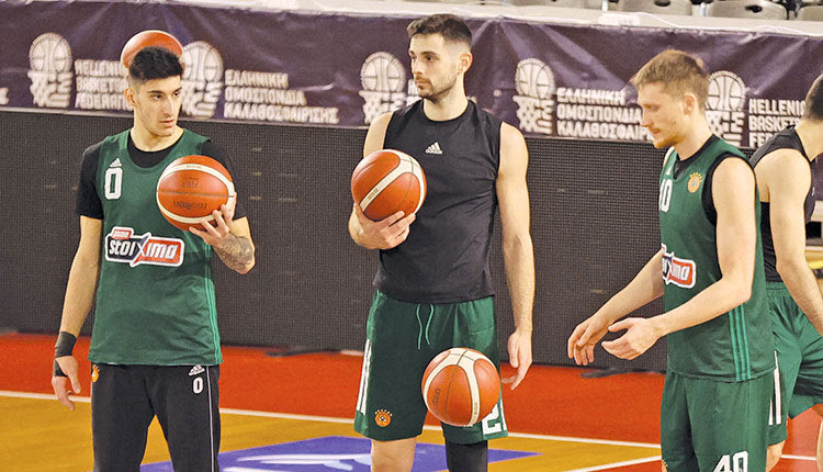 Με τις ίδιες πτήσεις έφθασαν στο Ηράκλειο οι αποστολές του Παναθηναϊκού και της ΑΕΚ (από Αθήνα) καθώς και του ΠΑΟΚ με τον Άρη από Θεσσαλονίκη, των ομάδων δηλαδή που θα αναμετρηθούν σήμερα στους πρώτους προημιτελικούς του Final 8 του Κυπέλλου μπάσκετ.