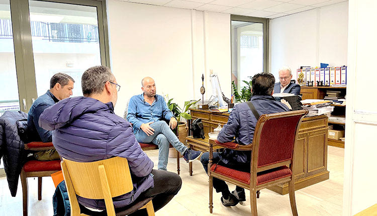 Τα είπαν με Καλοκαιρινό οι ιδιοκτήτες ΤΑΞΙ