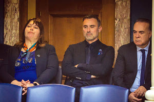 Τη συζήτηση του νομοσχεδίου για τον γάμο των ομόφυλων ζευγαριών και το δικαίωμα τεκνοθεσίας, παρακολούθησαν χθες από τα θεωρεία της Βουλής μεταξύ άλλων οι Γιώργος Καπουτζίδης και Φώτης Σεργουλόπουλος.