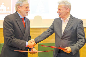 Ο δήμαρχος Ηρακλείου στην υπογραφή του μνημονίου με τα Special Olympics