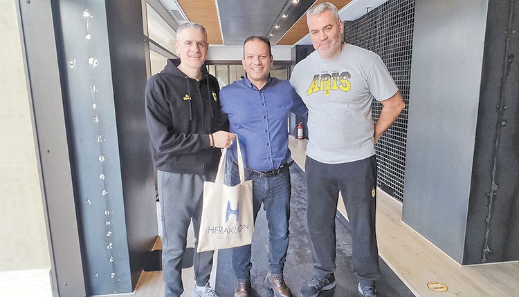 Την ευκαιρία να δείξει για ακόμη μια φορά το επίπεδο της φιλοξενίας που μπορεί να προσφέρει έχει το Ηράκλειο, αφού η καρδιά του ελληνικού μπάσκετ θα χτυπάει στο Κλειστό Γυμναστήριο Νέας Αλικαρνασσού «Δύο Αοράκια».
Εφτά ομάδες από την Basket League και ο ιστορικός Πανιώνιος, συμπληρώνουν την 8αδα που αγωνίζονται στο πλαίσιο του Final 8 του Κυπέλλου Ελλάδος.