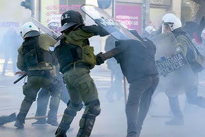 Επεισόδια με δακρυγόνα στη πορεία της Θεσσαλονίκης ενάντια στην ίδρυση μη κρατικών πανεπιστημίων