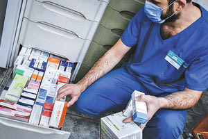 Να πάρει πίσω την απόφασή του ο υπουργός Υγείας, ζητούν οι φαρμακοποιοί