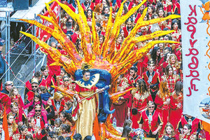 27 ομάδες με 23 άρματα και χιλιάδες καρναβαλιστές