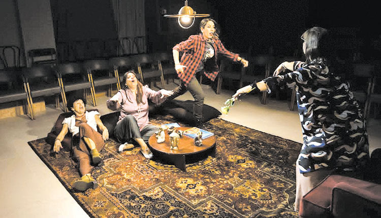 «Με δύναμη από την Κηφισιά» για δύο τελευταίες παραστάσεις