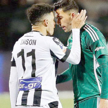 H … κοκορομαχία του Τάισον με τον Μπακασέτα στην Τούμπα εξέθεσε πρώτα απ’ όλα τους ίδιους που είναι σπουδαίες ποδοσφαιρικές προσωπικότητες και δεν πρέπει επ’ ουδενί να αναλώνονται σε τέτοιες ενέργειες, ακόμα κι αν οφείλονται στην ένταση της στιγμής.