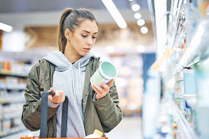 Τα 44 προϊόντα που θα πωλούνται φθηνότερα κοντά στην ημερομηνία λήξης τους