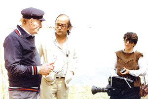 Τίποτα δεν πτοεί τον Γ. Σγουράκη Μπορεί η εκπομπή «Μονόγραμμα» του Γιώργου Σγουράκη να κόβεται από την ΕΡΤ για λόγους που δεν καταλαβαίνει κανένας, αλλά οι συντελεστές του δεν το βάζουν κάτω! Ο Γιώργος Σγουράκης