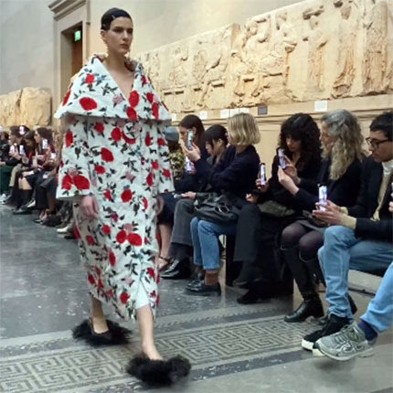 Έντονες αντιδράσεις για τον ευτελισμό των Μαρμάρων