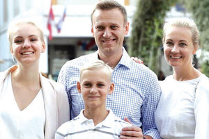 Μέσω βίντεο, η χήρα του μεγάλου πολιτικού αντιπάλου του Βλαντιμίρ Πούτιν, κατήγγειλε χθες ότι ο Ρώσος πρόεδρος σκότωσε τον σύζυγό της, ενώ παράλληλα τόνισε ότι θα συνεχίσει το έργο του και θα αγωνιστεί για μια ελεύθερη Ρωσία.