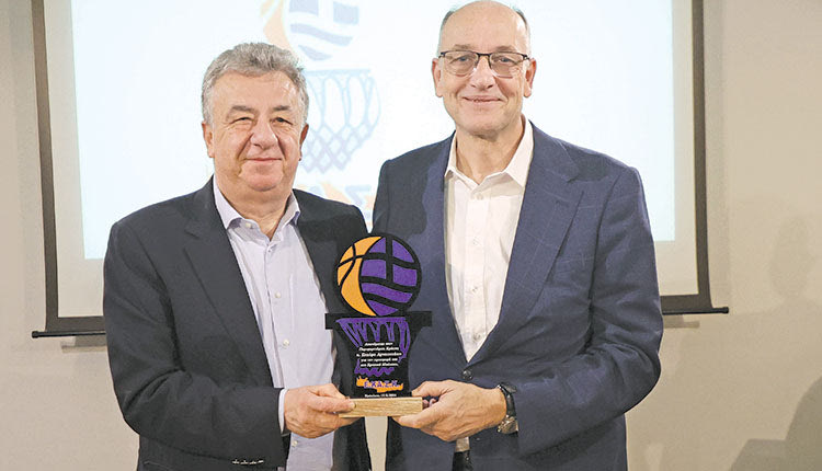  Από τη βράβευση του Περιφερειάρχη κ. Αρναουτάκη