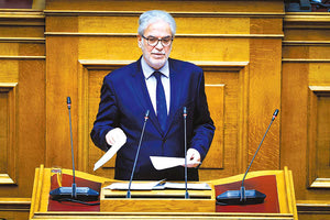 Απίστευτη γκάφα του  (Κύπριου) Χρήστου Στυλιανίδη στη Βουλή που ανέφερε ότι «η μισή Κύπρος είναι τουρκική».Έντονες αντιδράσεις πυροδότησε η φράση αυτή του υπουργού Ναυτιλίας με τη Ζωή Κωνσταντοπούλου να τον καλεί να ανακαλέσει, εκφράζοντας τη βεβαιότητα πως την είπε εν τη ρύμη του λόγου του. 