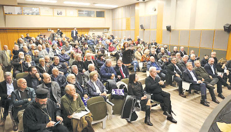 Πλήθος κόσμου στην παρουσίαση του δεύτερου αυτοβιογραφικού βιβλίου του Μίμη Ανδρουλάκη