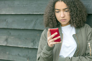 Επέκταση της τηλεφωνικής γραμμής ψυχοκοινωνικής υποστήριξης 10306 για βία σε μαθητές