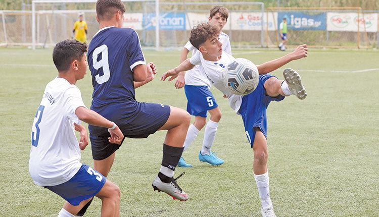 Εντυπωσιακή φάση από το παιχνίδι της Μικτής Κ-14 της ΕΠΣΗ