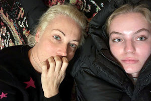 Η χήρα του Αλεξέι Ναβάλνι, Γιούλια, είπε χθες ότι μαζί με την κόρη της Ντάσα παρηγορούν η μια την άλλη μετά τον αιφνίδιο θάνατο του αντιφρονούντα Αλεξέι Ναβάλνι την περασμένη εβδομάδα σε ρωσική σωφρονιστική αποικία.