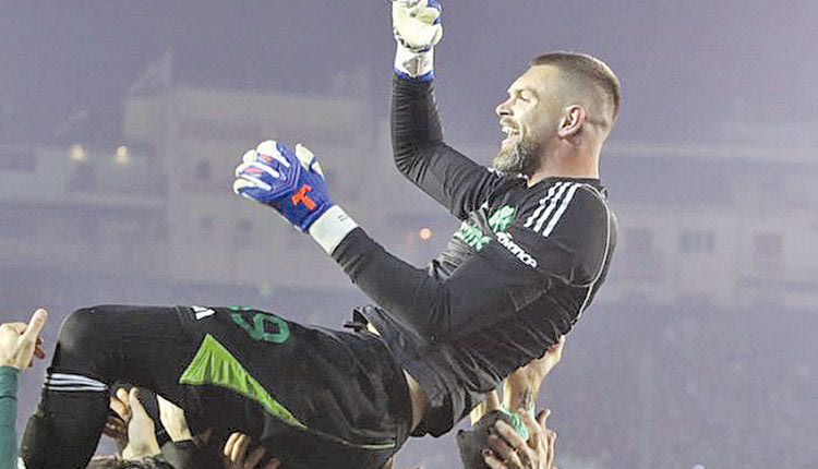 Τρεις φορές μέσα στην τρέχουσα σεζόν παιχνίδια του Παναθηναϊκού κρίθηκαν στα πέναλτι και τις τρεις χαμογέλασαν στο τέλος οι «πράσινοι», έχοντας κάθε φορά διαφορετικό τερματοφύλακα (!) που έπαιξε καθοριστικό ρόλο στη διαδικασία.