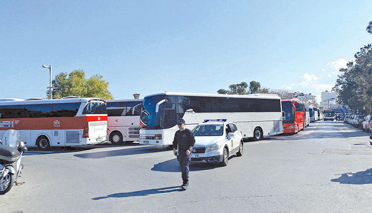 Στη λ. Δημοκρατίας