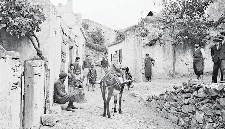 ΦΩΤΟΗΜΕΡΑΣ: ΣΤΟ ΧΩΡΙΟ Ξυδάς, σήμερα Λύττος, Οκτώβριος 1942 (φωτογράφος Karl Ottahal).