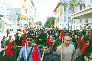 Το ποτάμι των αντιδράσεων δεν… βρέχει την κυβερνητική πλειοψηφία