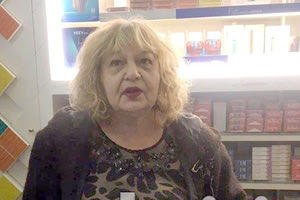 Η κυρία Μάρω με τον... πλάστη έτρεψε σε φυγή τον επίδοξο ληστή