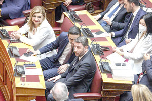 17+1 ερωτήματα του ΠΑΣΟΚ στον Λευτέρη Αυγενάκη